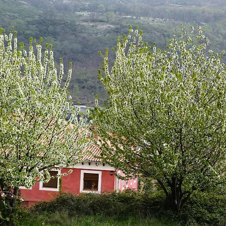 Rural Carlos I * Гарганта-ла-Олья